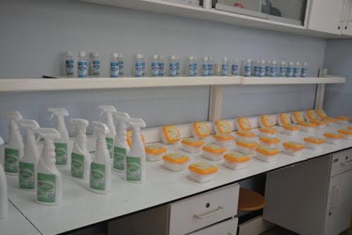 A research team from the University of Samarra produces hand sanitizer from natural materials ((plant extracts and oils ))