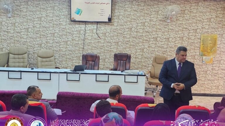 A Faculty Member at the College of Administration and Economics Delivers a Lecture at the Continuing Education Center ضمن a Blended Learning Course
